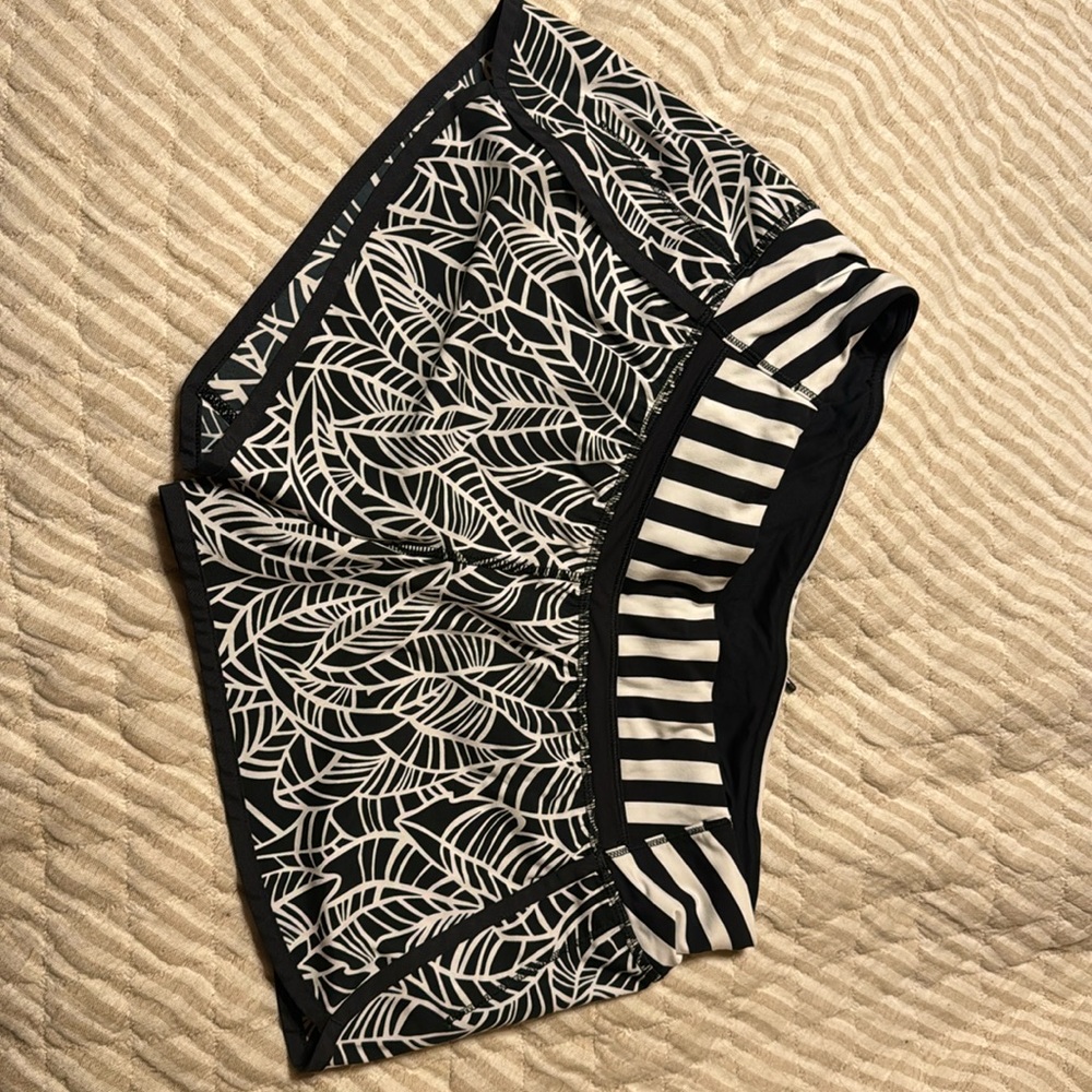 Lululemon shorts sz 8